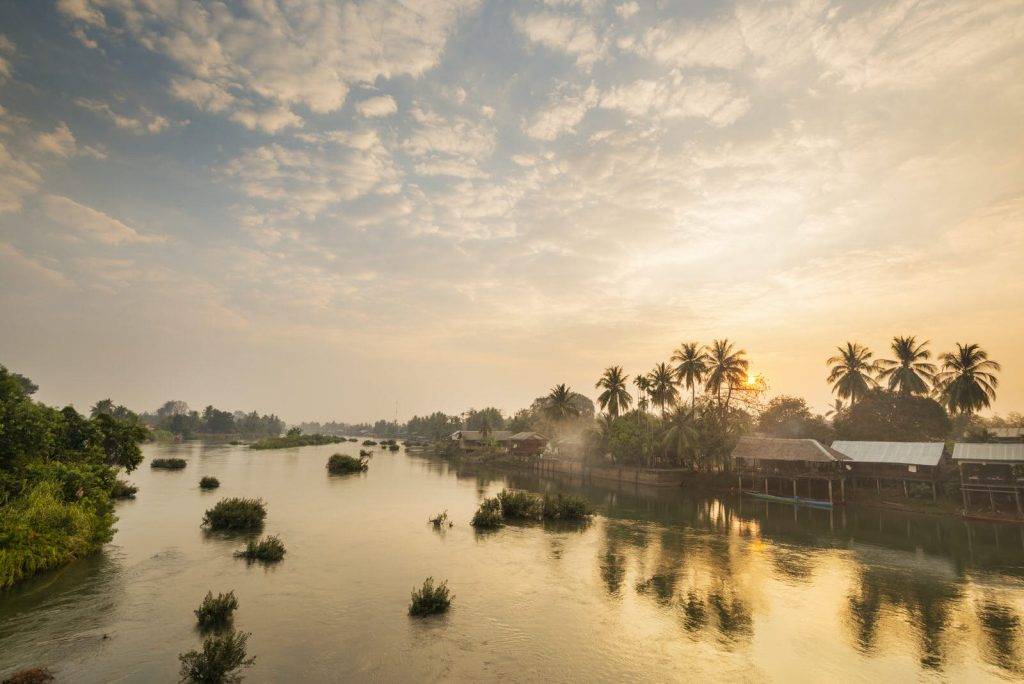 couché de soleil sur le fleuve mekong